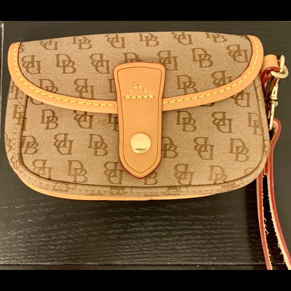 Dooney & Bourke Handbags - Dooney & Bourke wristlet